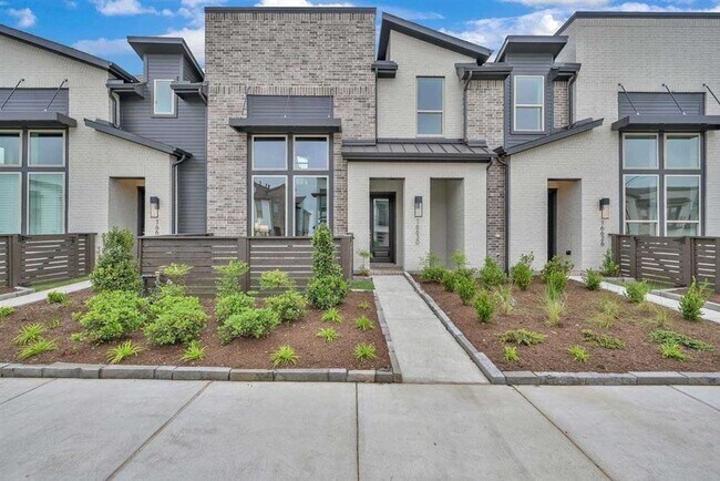 Building Photo - 16630 Lake Austin St