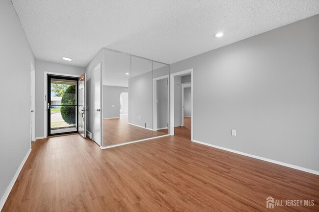 Building Photo - 351A Jutland Dr