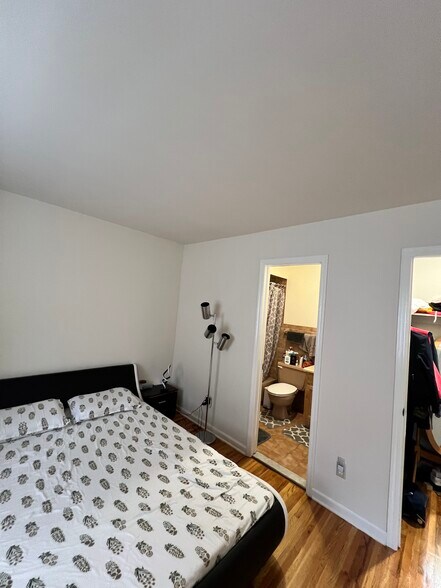 Building Photo - 3631 Bergen Ct