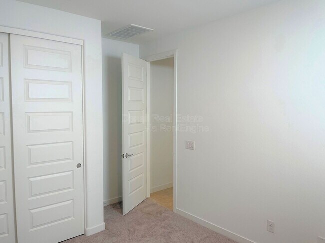 Building Photo - 9426 W Devonshire Ave