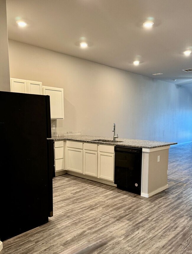 Building Photo - 2121 N Avenue J