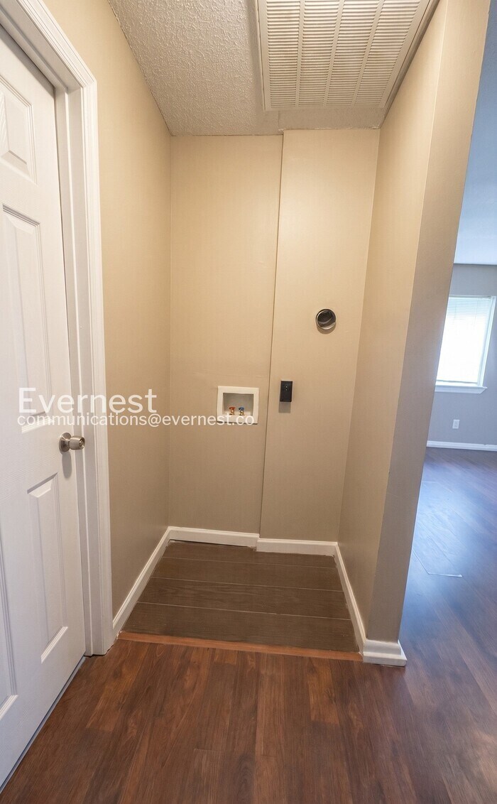 Building Photo - 1858 17th Ct N
