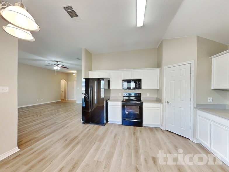 Building Photo - 2108 Cancun Dr