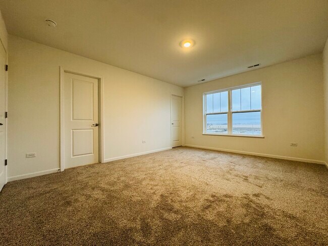 Building Photo - 25660 W Yorkshire Dr