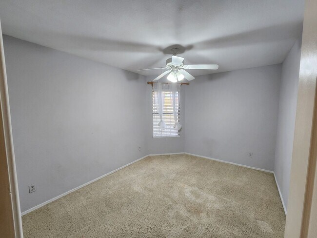 Building Photo - 15013 S 46th Pl