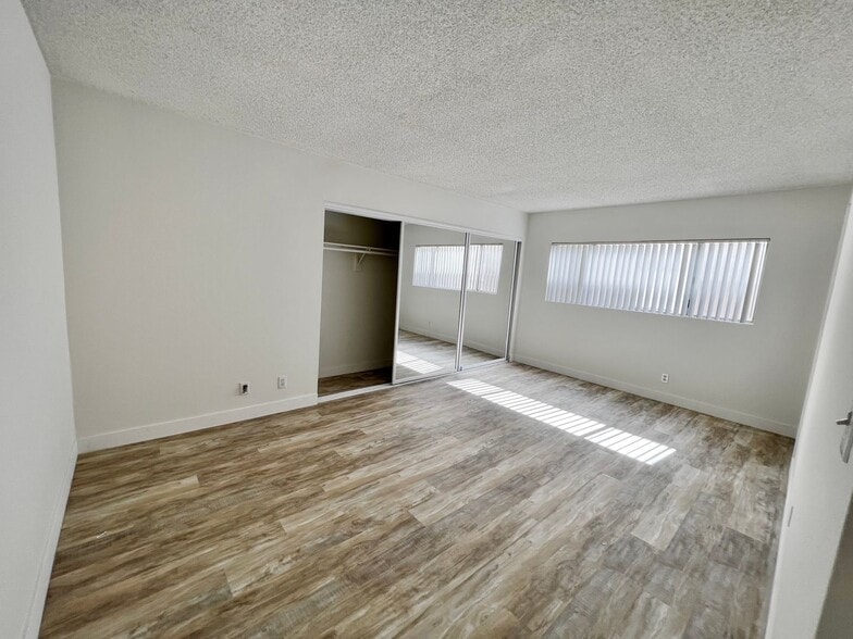 Building Photo - 3722 S Canfield Ave