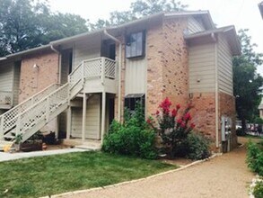 Building Photo - Pecan Creek E-2