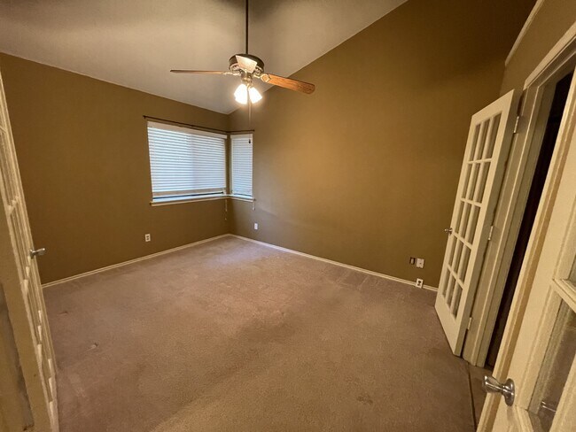 Building Photo - 3202 Fairview Dr
