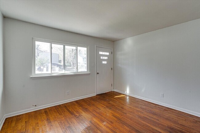 Building Photo - 1002 Belmeade Ave