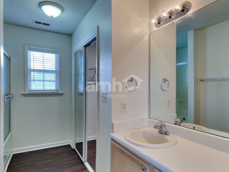 Building Photo - 5464 Grand Traverse Dr