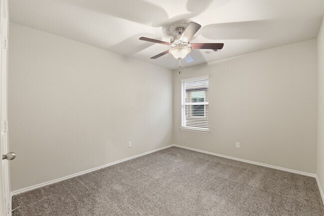 Building Photo - 22014 Pheasant Bend Ln