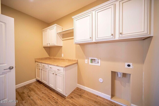 Building Photo - 3705 Ridgeview Ter