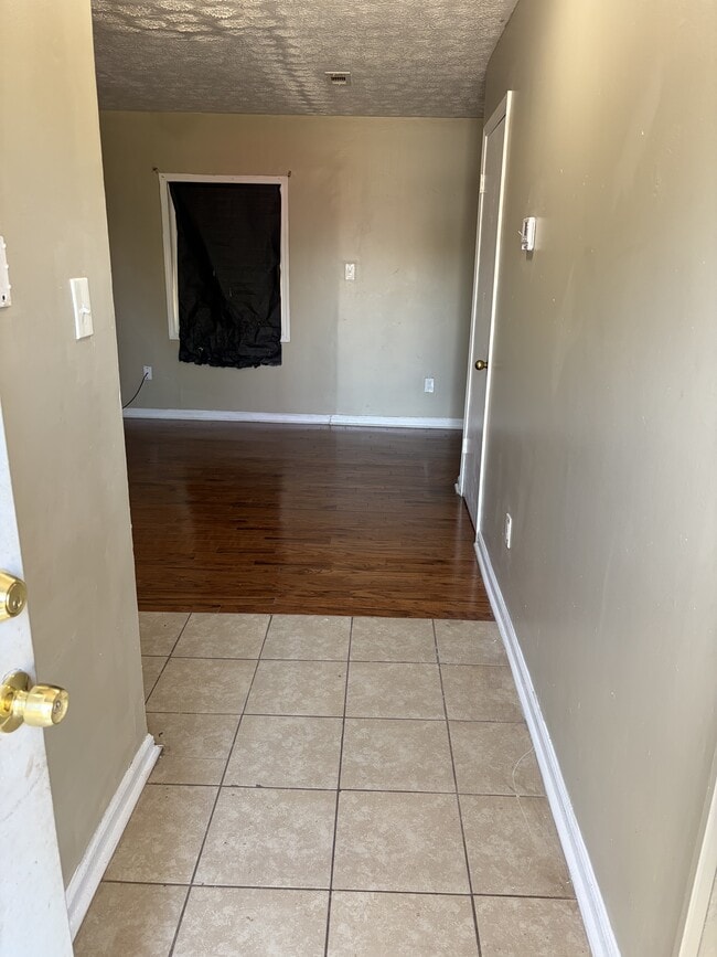 Building Photo - 808 N Gap Loop