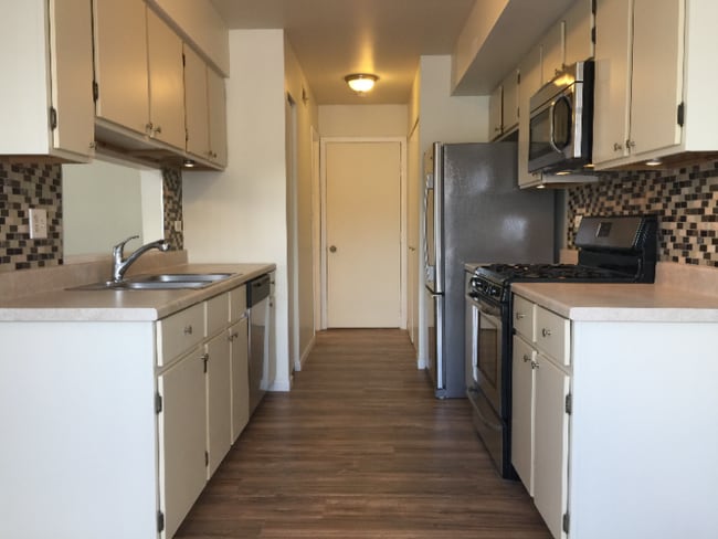 Building Photo - 263 Acorn Dr