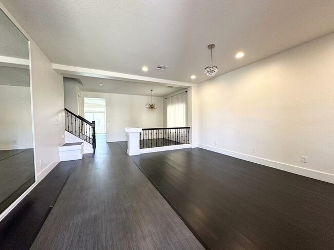 Building Photo - A beautiful 2 stories 5 Bedroom Home in a Highly Desired Location