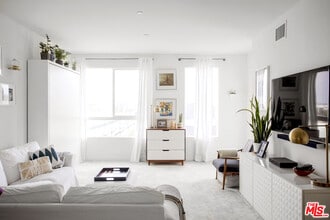 Building Photo - 12655 Bluff Creek Dr