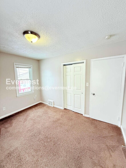 Building Photo - 6901 Heyden St