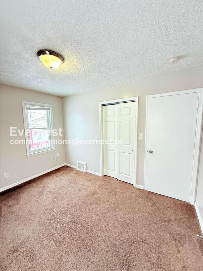 Building Photo - 6901 Heyden St