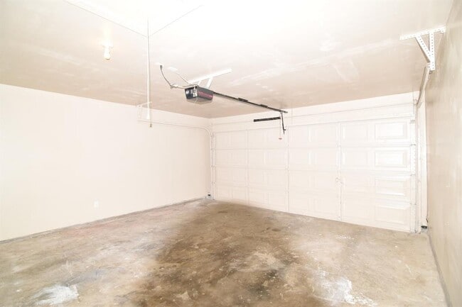 Building Photo - 1403 Saddle Dr