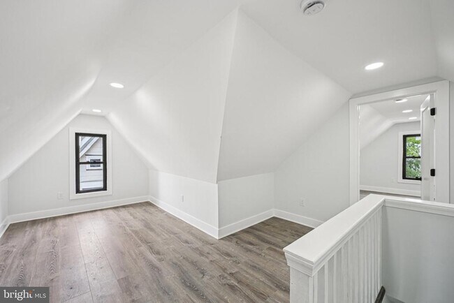 Building Photo - 3547 Finlaw Ave