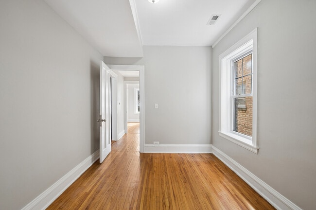 Building Photo - 4945 N Kilpatrick Ave