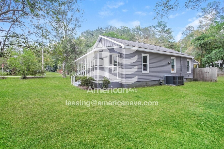 Building Photo - 2303 Haile St
