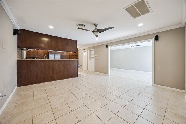 Building Photo - 3630 Latma Dr