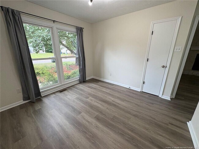 Building Photo - 491 Oates Dr
