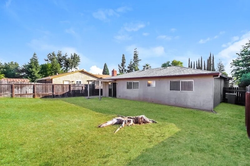 Building Photo - 6612 Sarament Ct