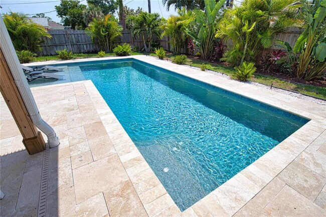 Building Photo - 556 Baffin Dr