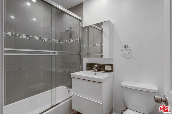 Building Photo - 1055 S Bedford St