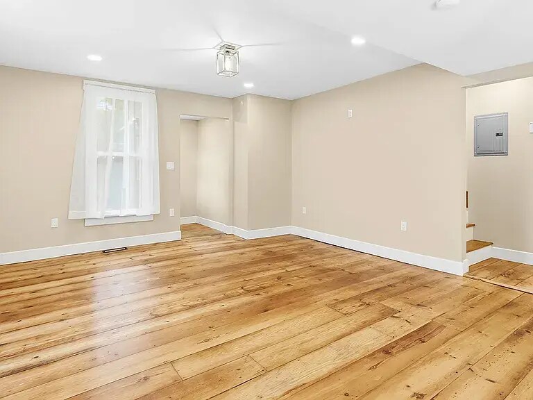 Building Photo - 36 Pascack Rd