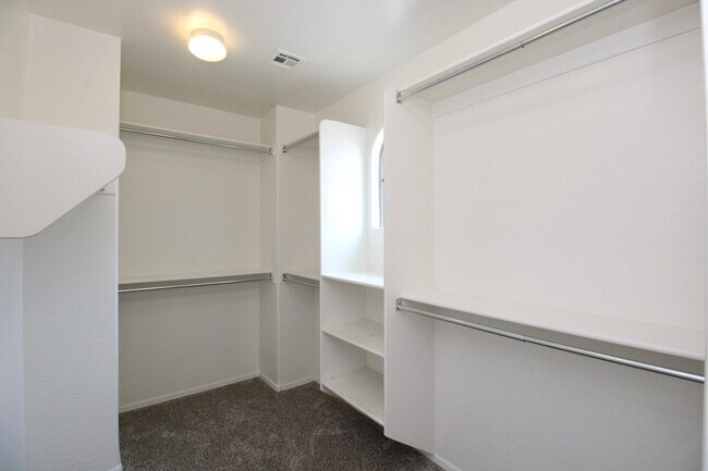 Building Photo - 3221 E Virgil Dr