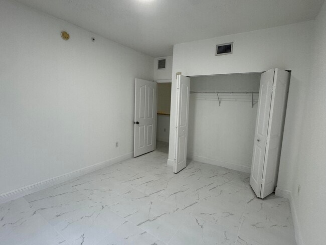 Building Photo - 9873 Baywinds Blvd