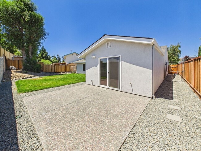 Building Photo - COMPLETELY BRAND NEW HOUSE from ground up! Available NOW $5,300