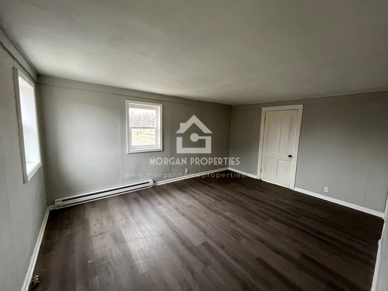 Building Photo - 702 W 5th St