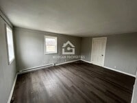 Building Photo - 702 W 5th St