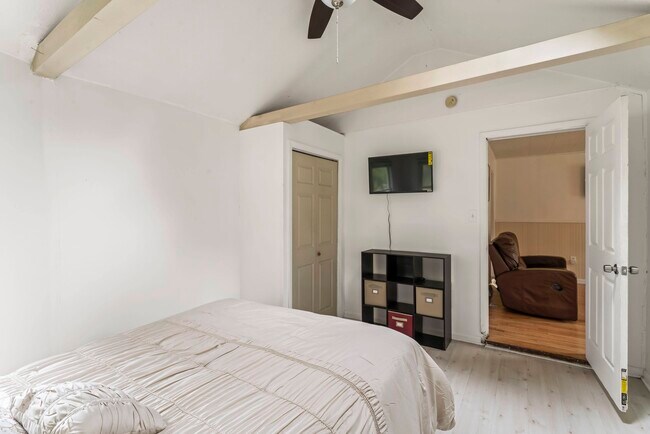 Building Photo - 2404 Saunders Station Rd