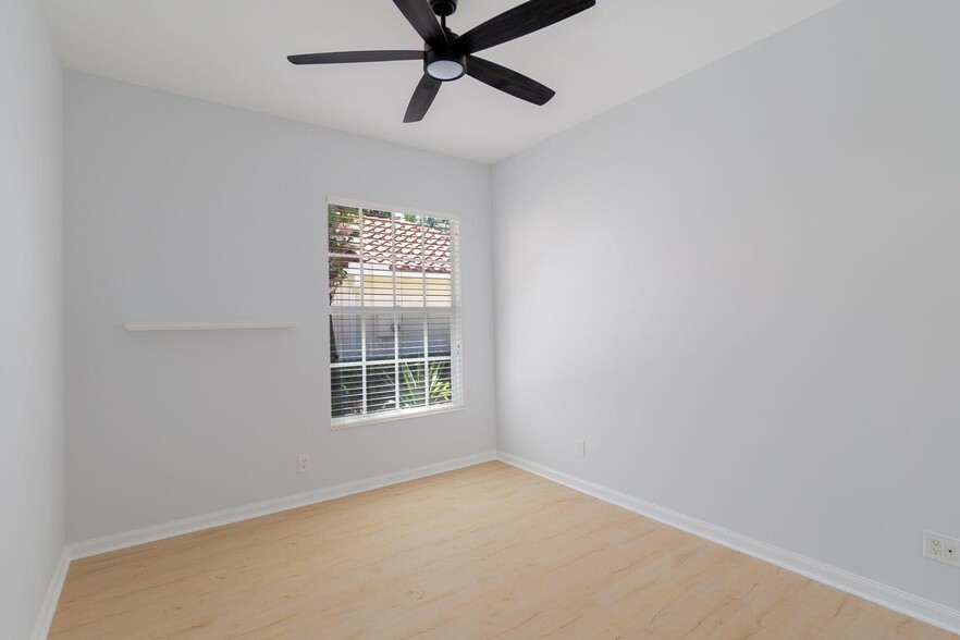 Building Photo - 4786 Blossom Dr