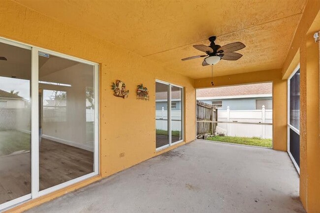Building Photo - 497 SW Lacroix Ave