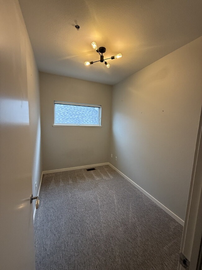 Building Photo - "Spacious 3-Bedroom Townhouse Retreat in Vibrant Denver with 2.5 Baths – 2047 Sq Ft of Modern Liv...