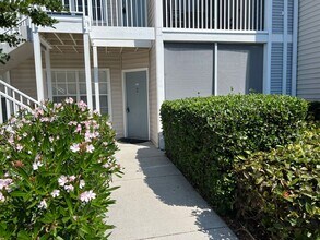 Building Photo - Annual Turnkey Ground floor Furnished Condo in downtown Sarasota