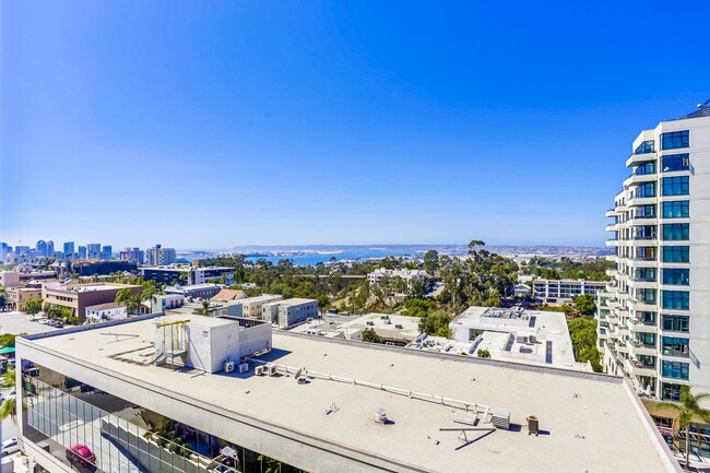 Building Photo - Amazing views from this gorgeous Bankers H...