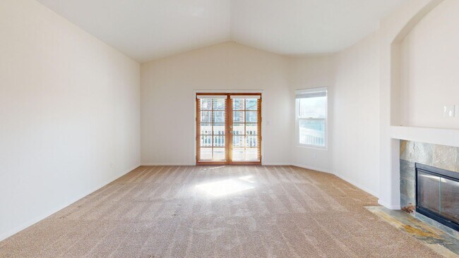 Building Photo - 256 Elm Ave