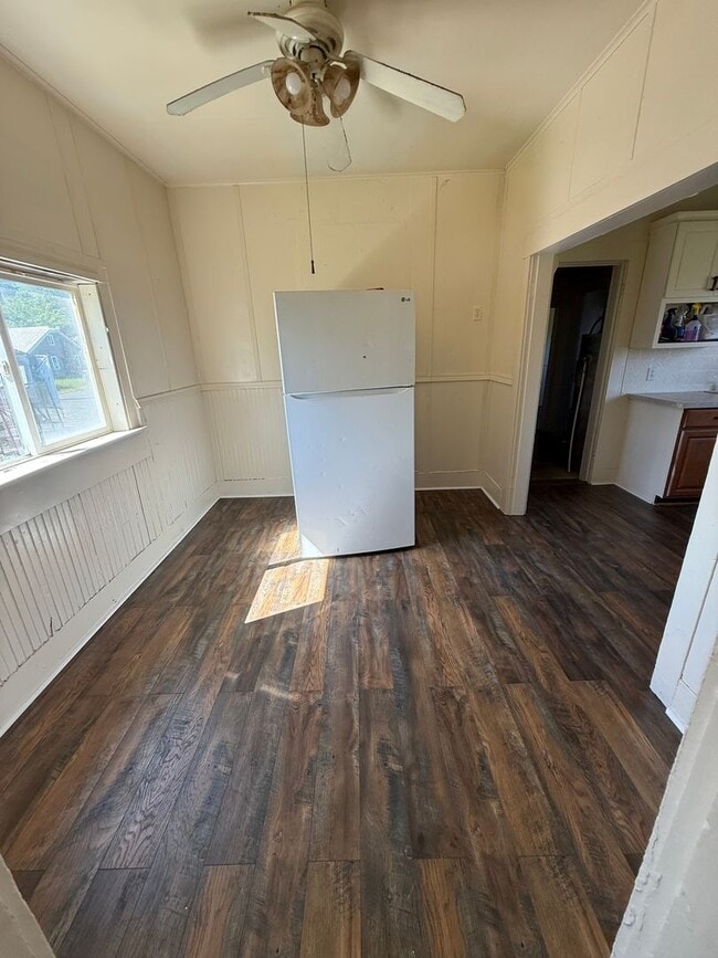 Building Photo - 3bd 1 1/2 ba