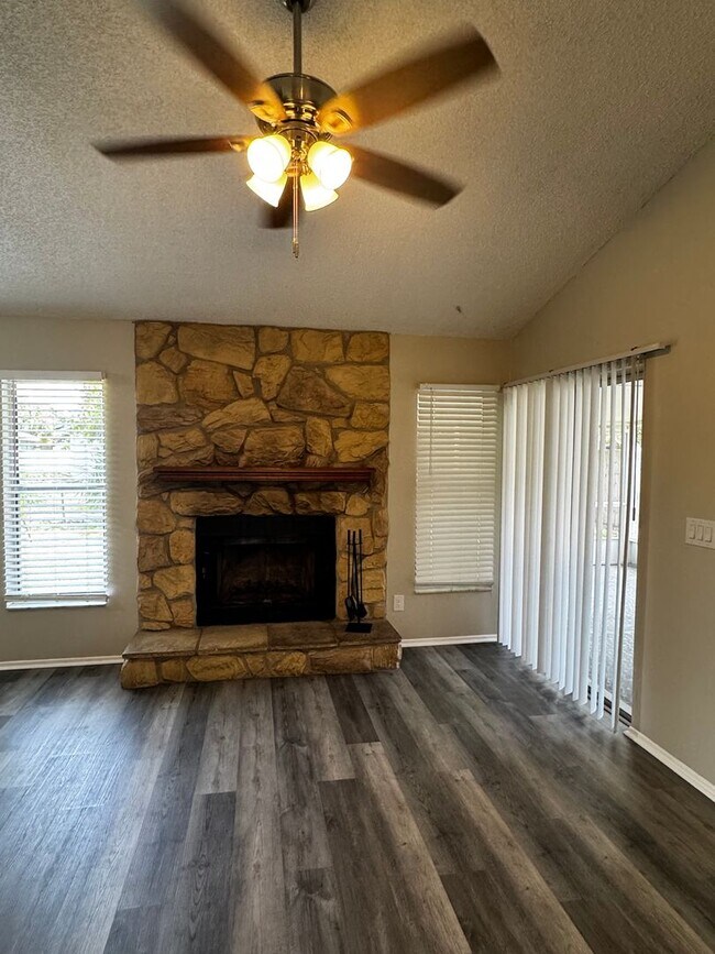 Building Photo - Renovated, Updated & Spacious Home