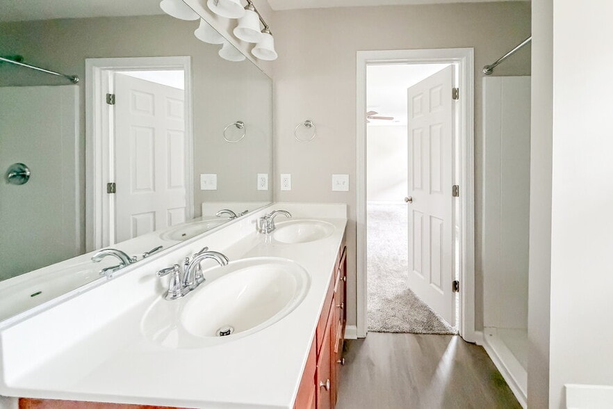 Building Photo - 2653 Jordan Ridge Dr