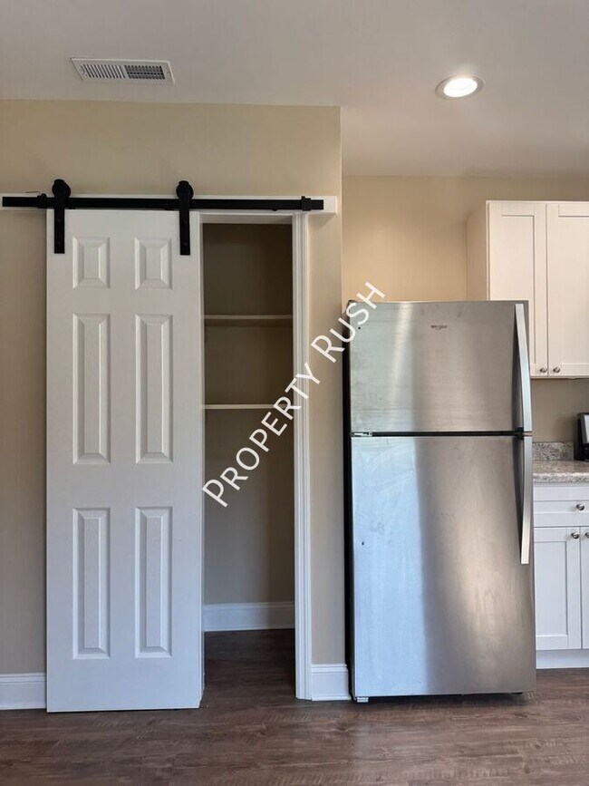 Building Photo - 8430 Springfield Rd