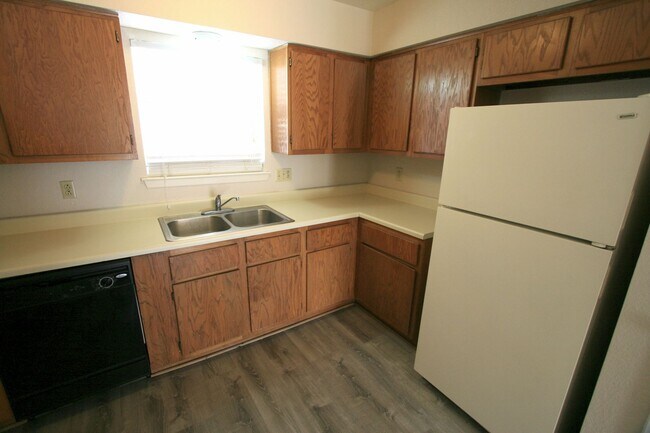 Building Photo - 1102 Spring Loop