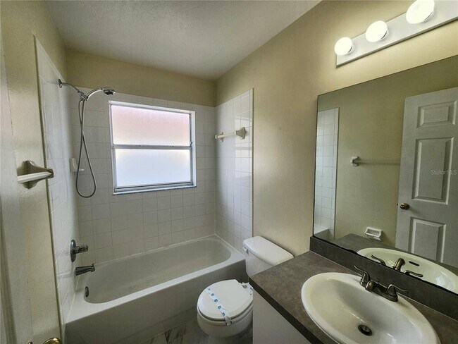 Building Photo - 705 Eagle Pointe S